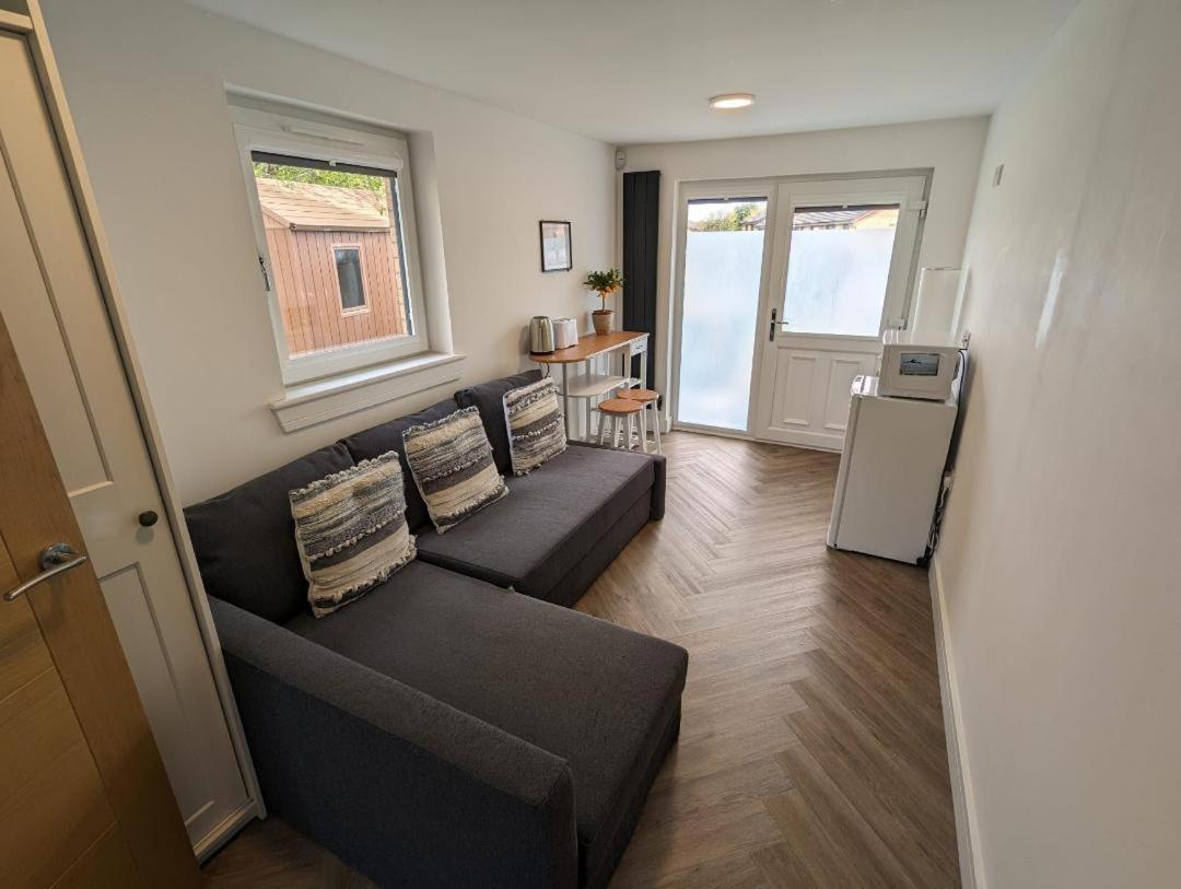 En-Suite Double Room With Private Entrance EDI Buitenkant foto