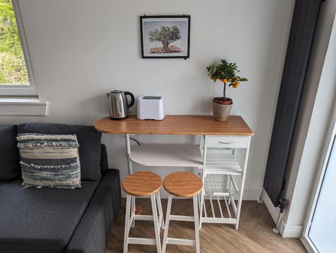 En-Suite Double Room With Private Entrance EDI Buitenkant foto