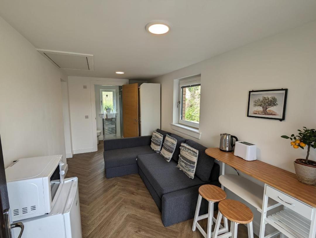 En-Suite Double Room With Private Entrance EDI Buitenkant foto