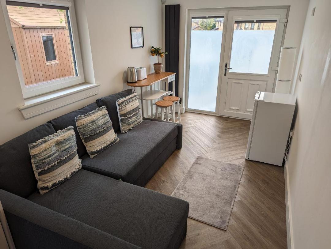En-Suite Double Room With Private Entrance EDI Buitenkant foto