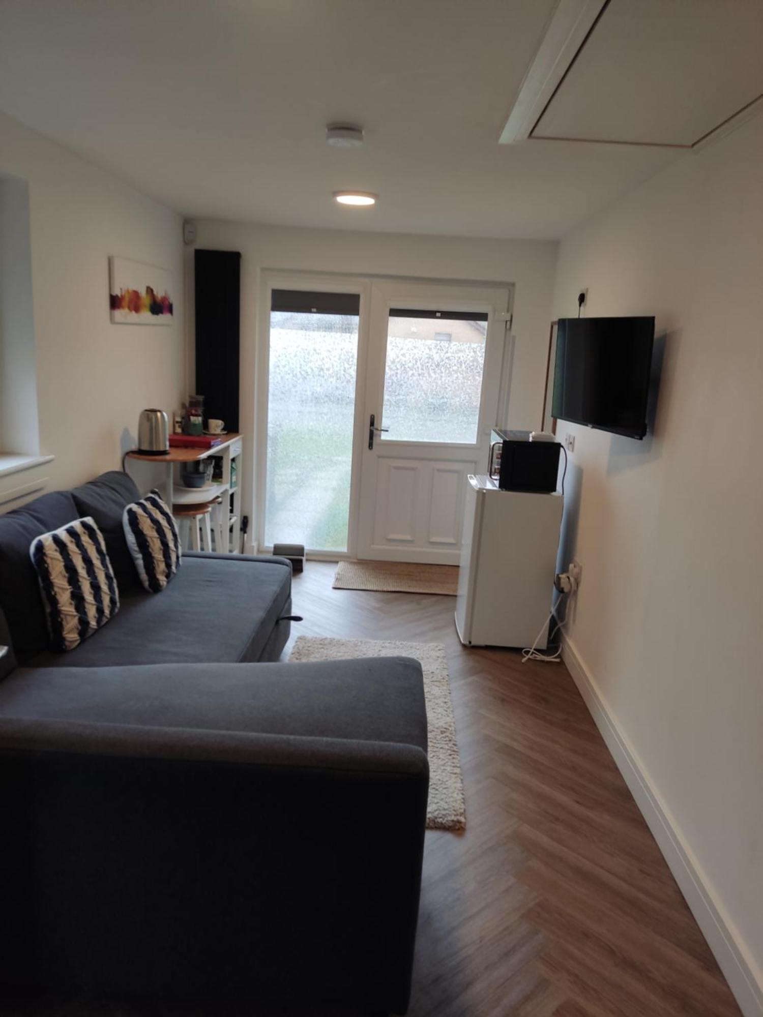En-Suite Double Room With Private Entrance EDI Buitenkant foto